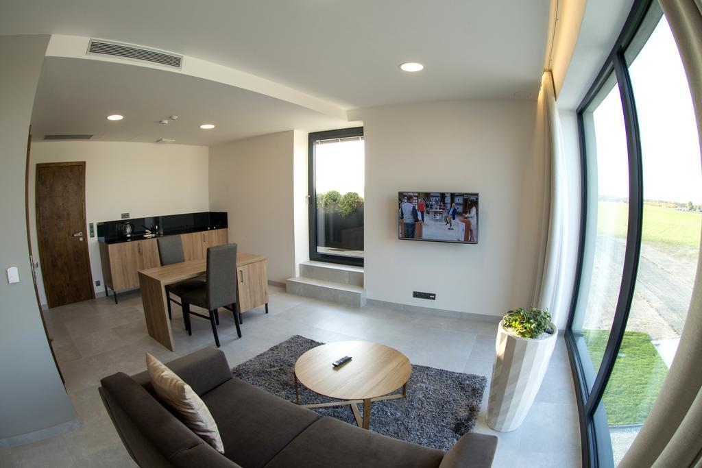 Mg Restaurace/Luxury Apartments Млада-Болеслав Екстер'єр фото