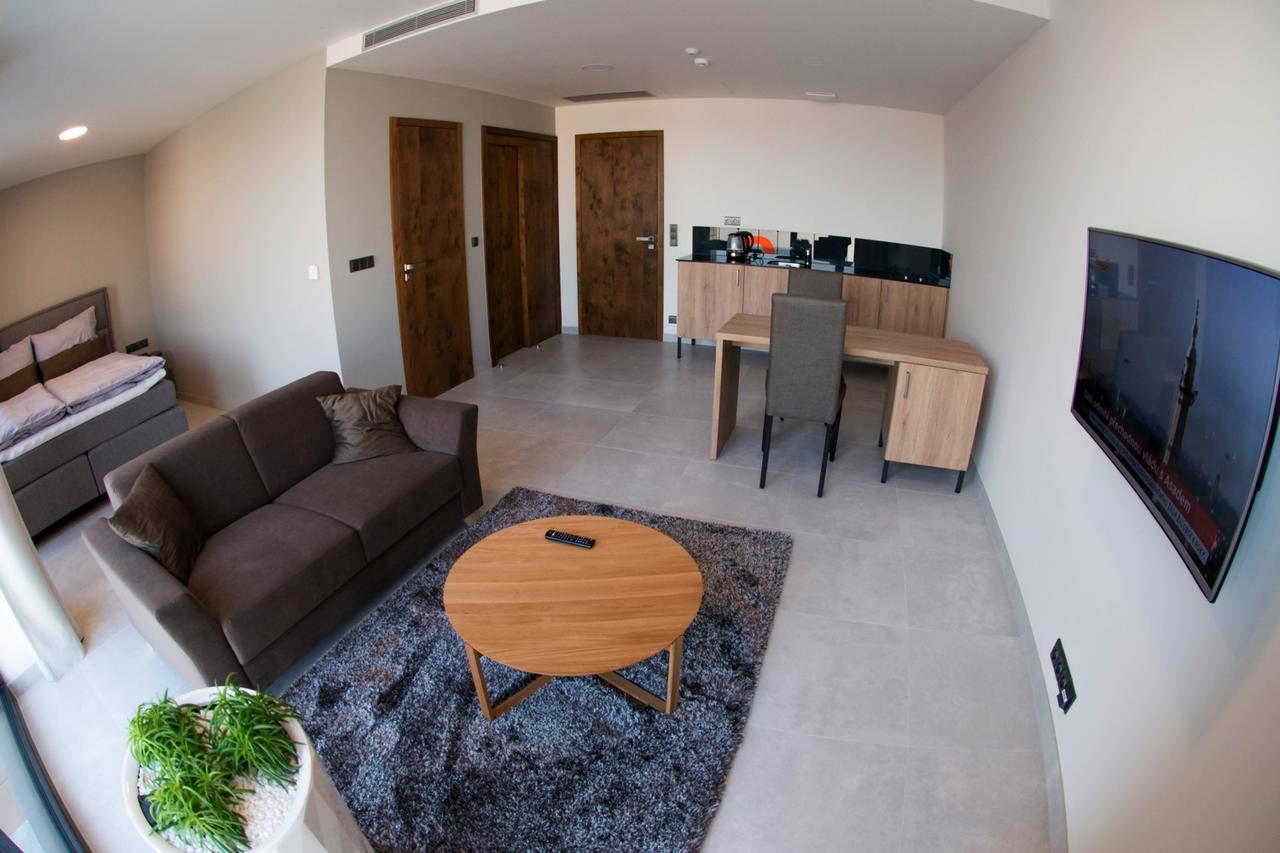 Mg Restaurace/Luxury Apartments Млада-Болеслав Екстер'єр фото