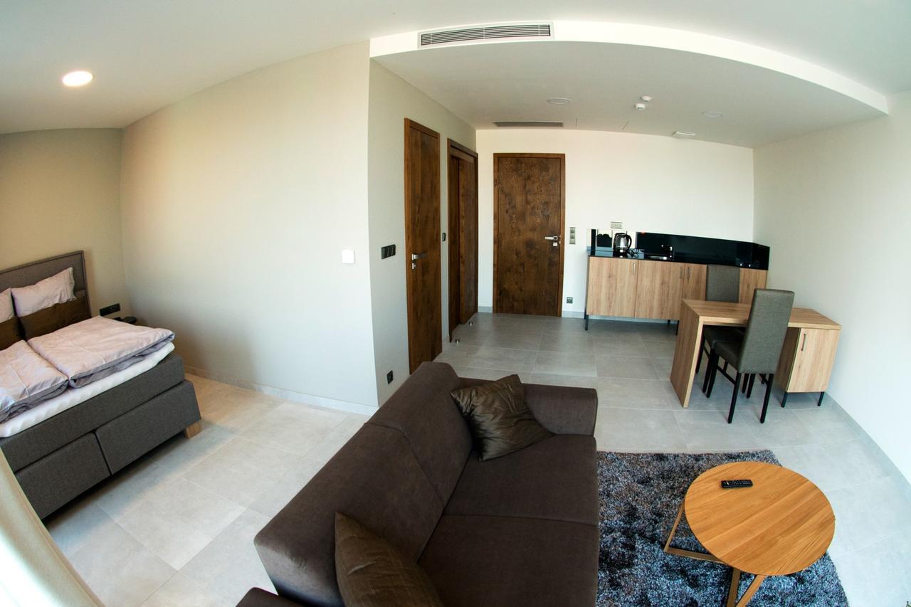 Mg Restaurace/Luxury Apartments Млада-Болеслав Екстер'єр фото